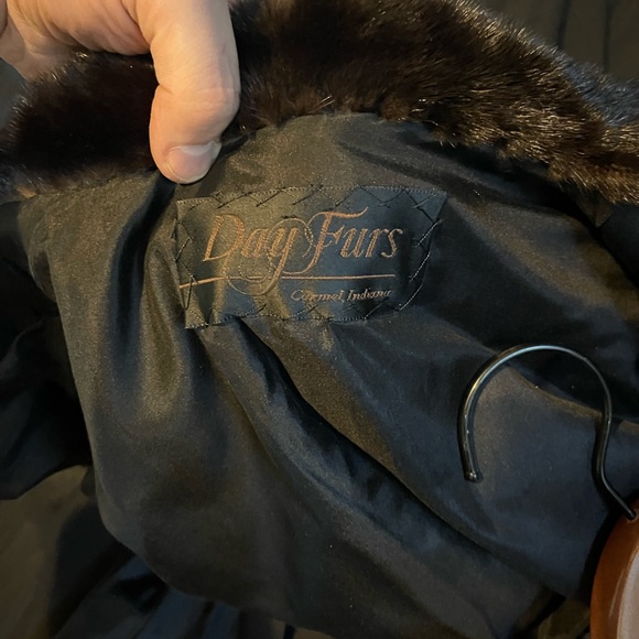 Natural Ranch Female Mink coat, w/ wing collar, turn back cuffs - Picture 3 of 5